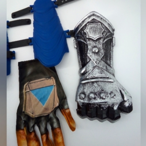 Child Costume Bundle Gloves and Wrist Guards Superman The Mandalorian Knight - Picture 4 of 7